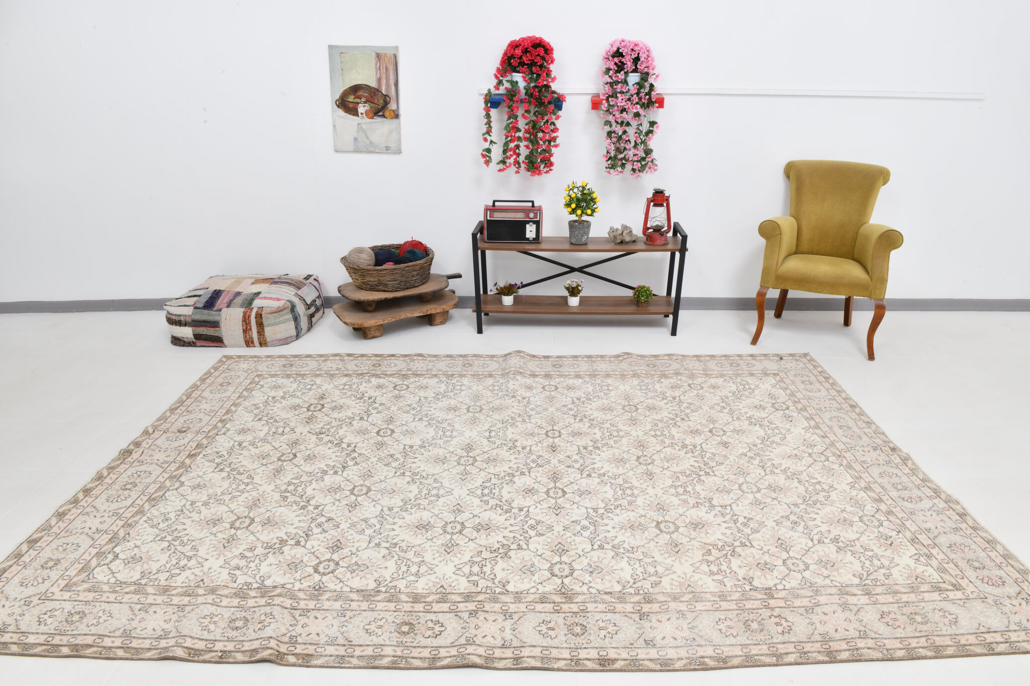 Bordered vintage rug, 218x326cm