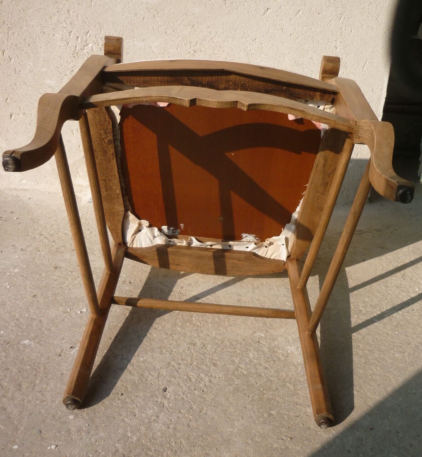 Low back armrest chair