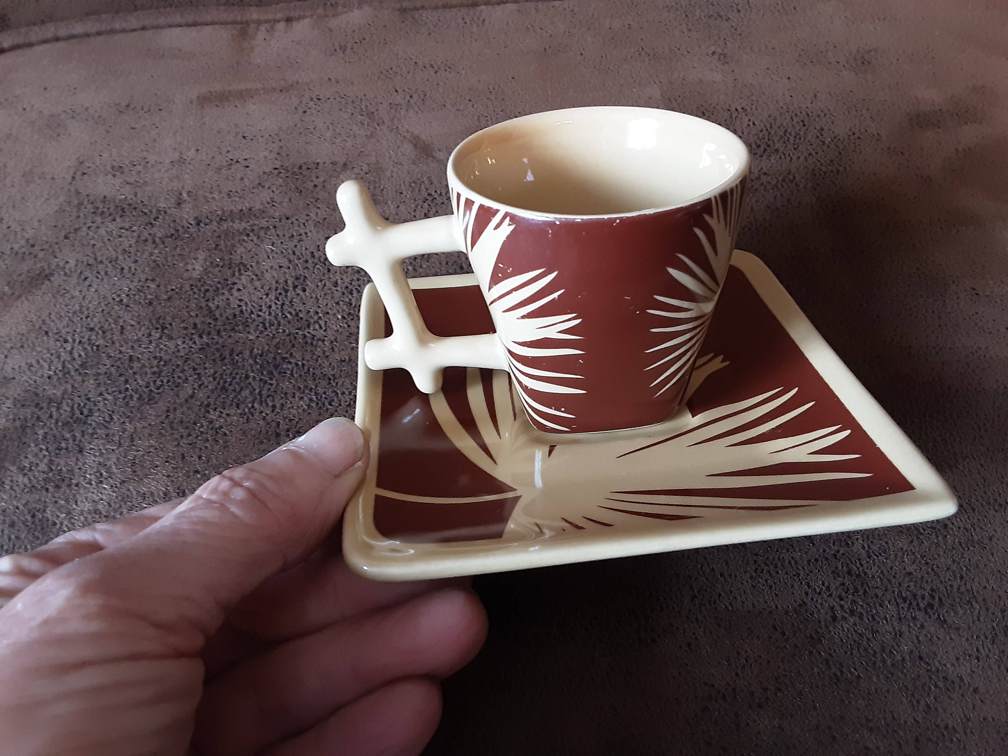 Lot de 4 tasses et soucoupes  Amadeus