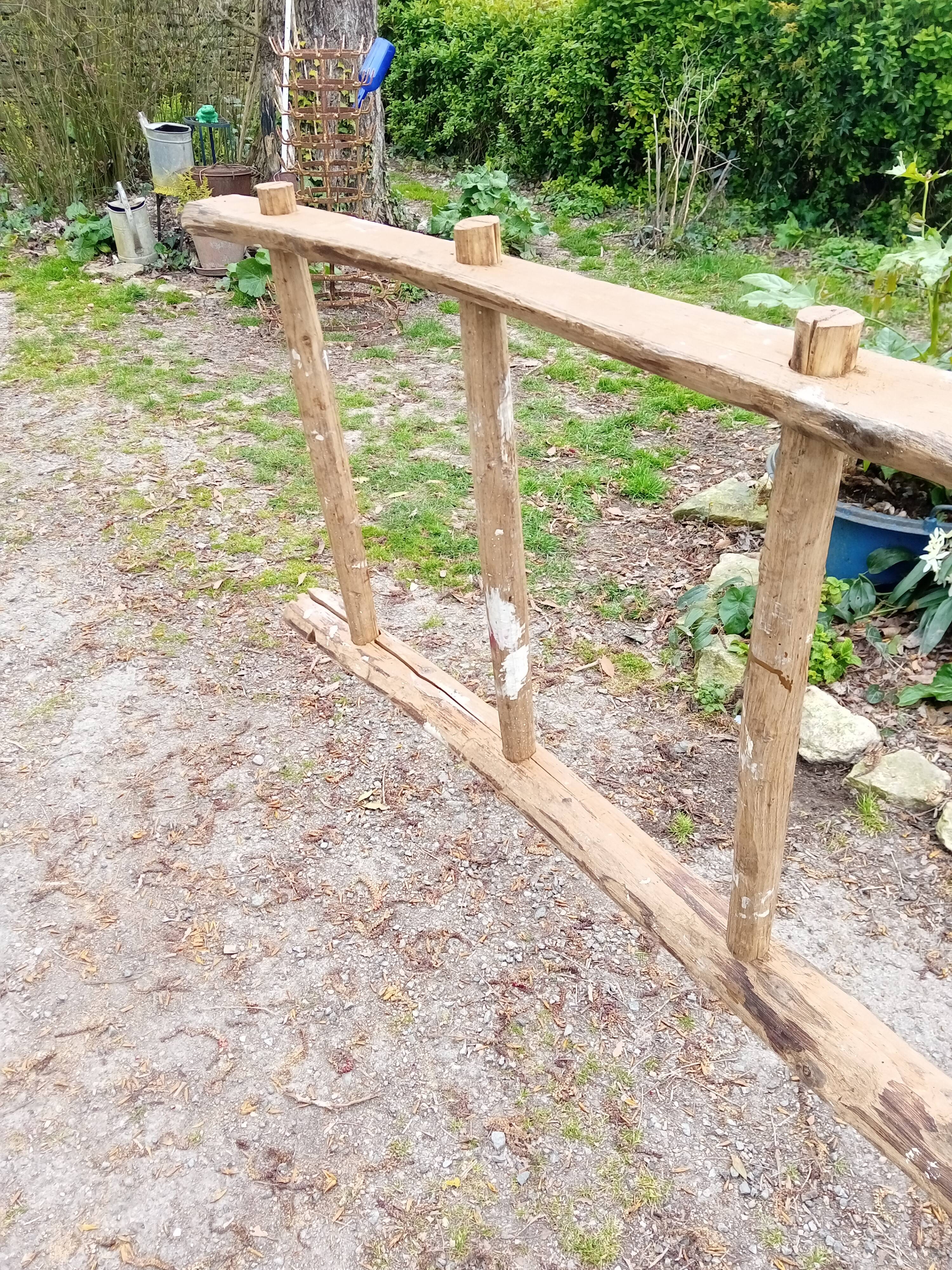 Old wood scale 3.2 m