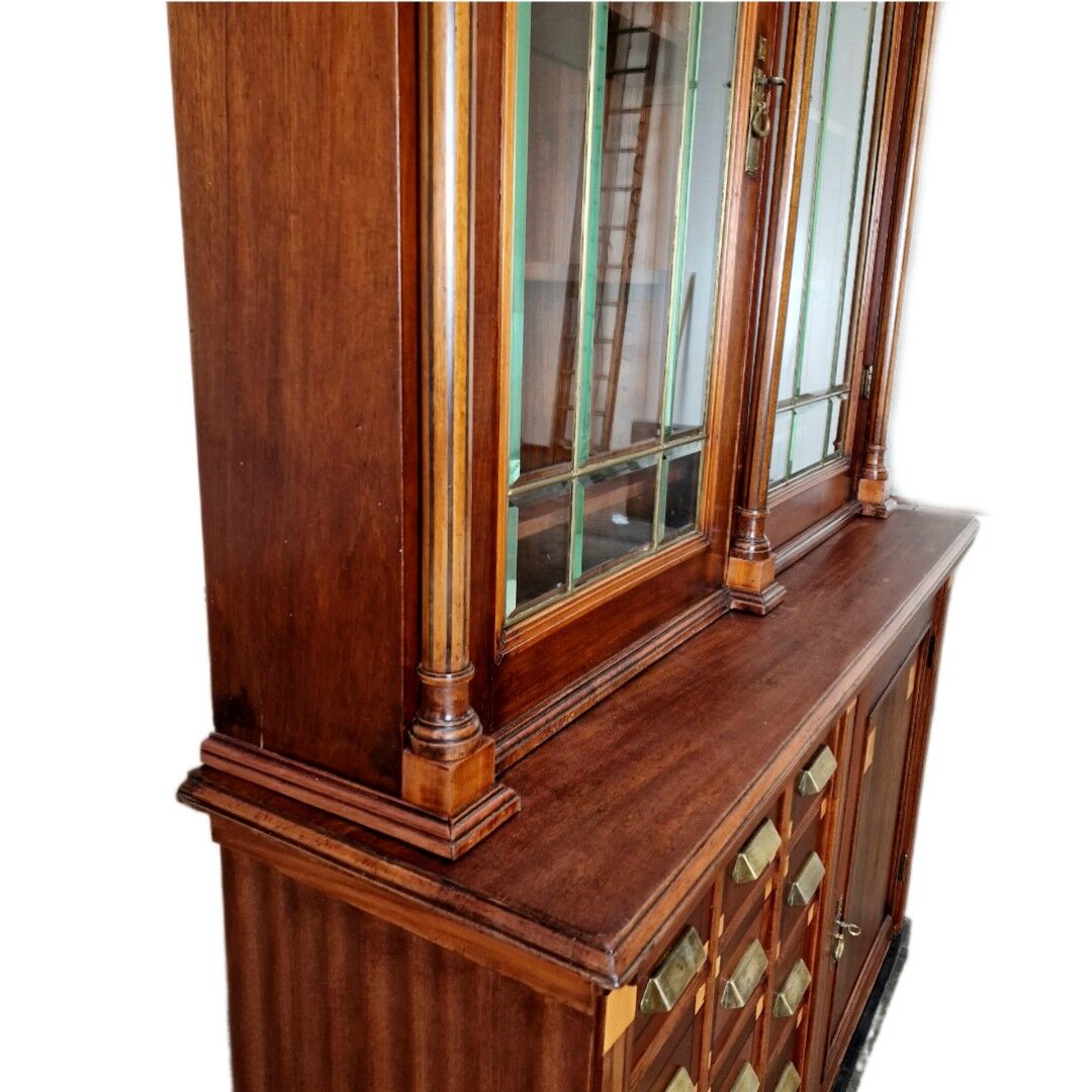 Armoire d’apothicaire Art Déco en acajou et marbre, 1909