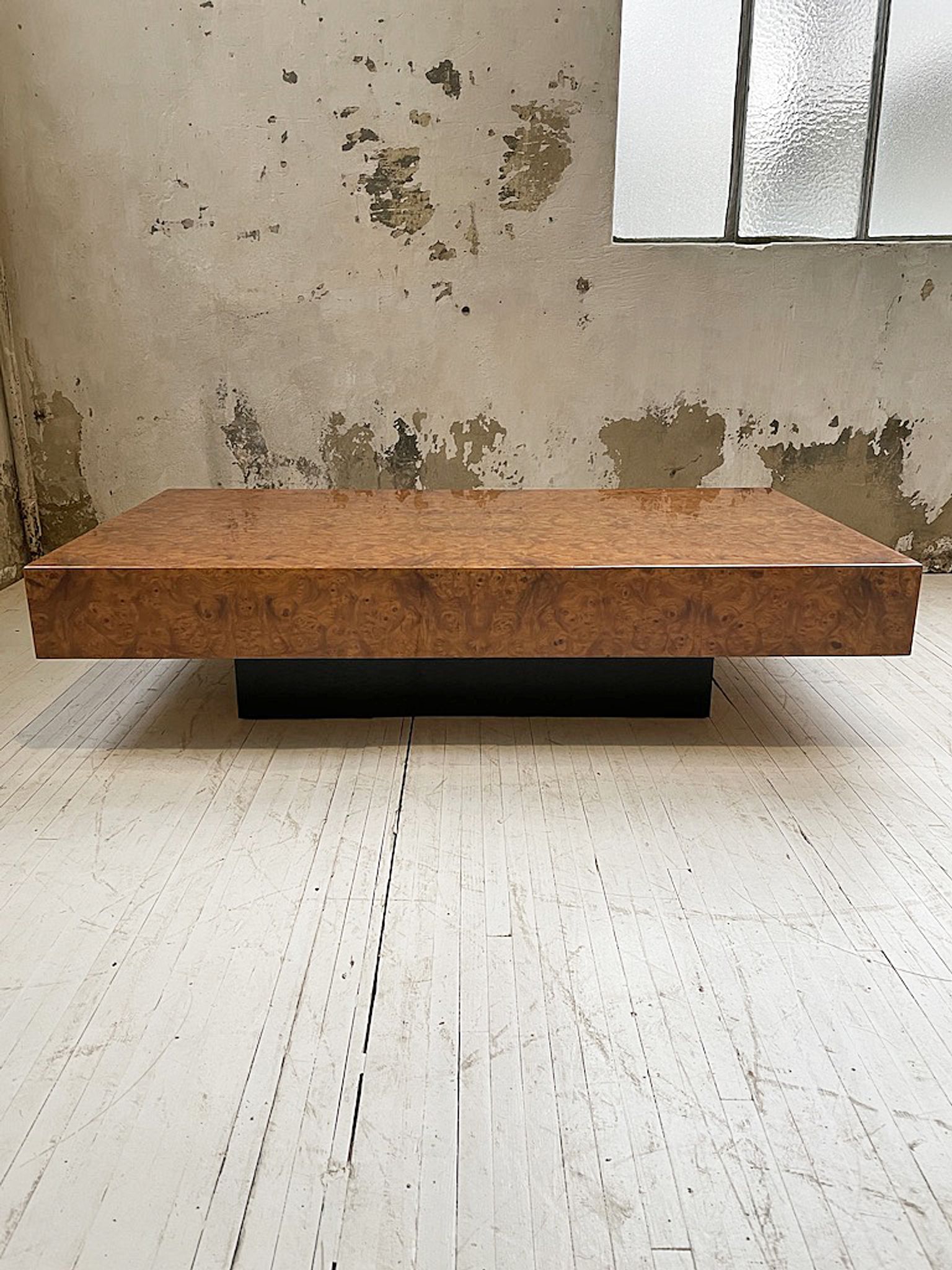 Table basse italienne laque loupe d’orme