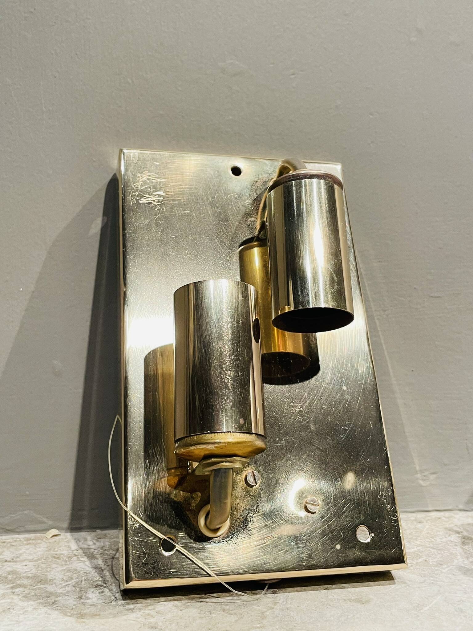 Pair of crystal wall lights in the Sciolari style.