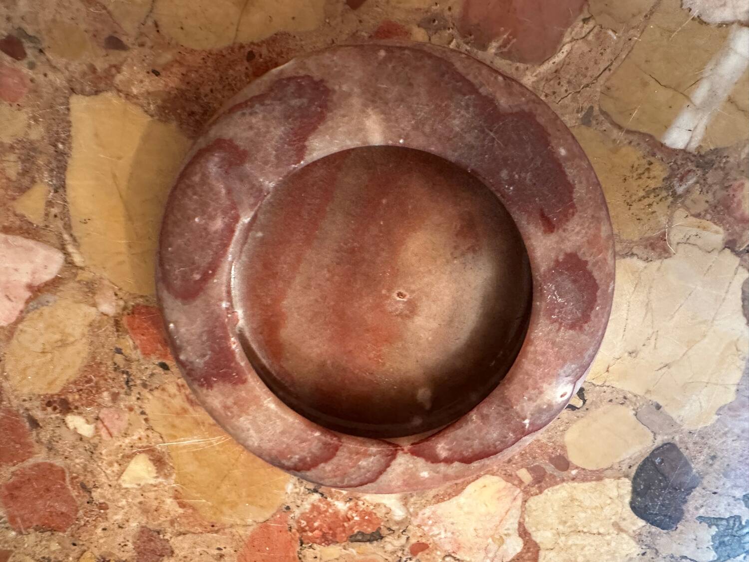 Antique reddish marble ashtray D 12 cm