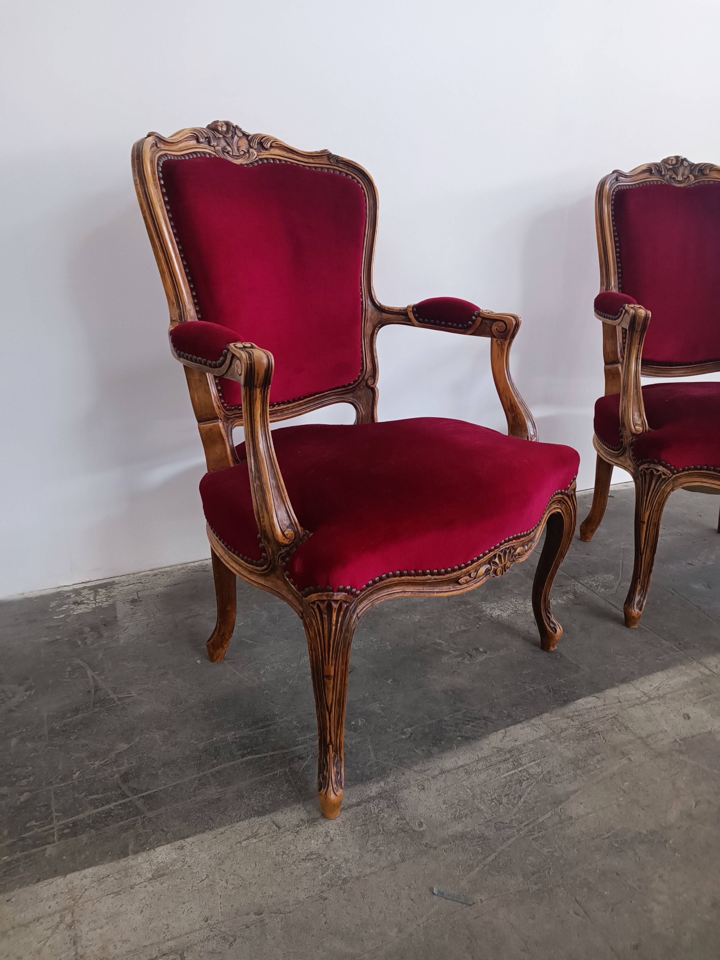 Ensemble banquette et 2 fauteuils style Louis XV en tissu rouge