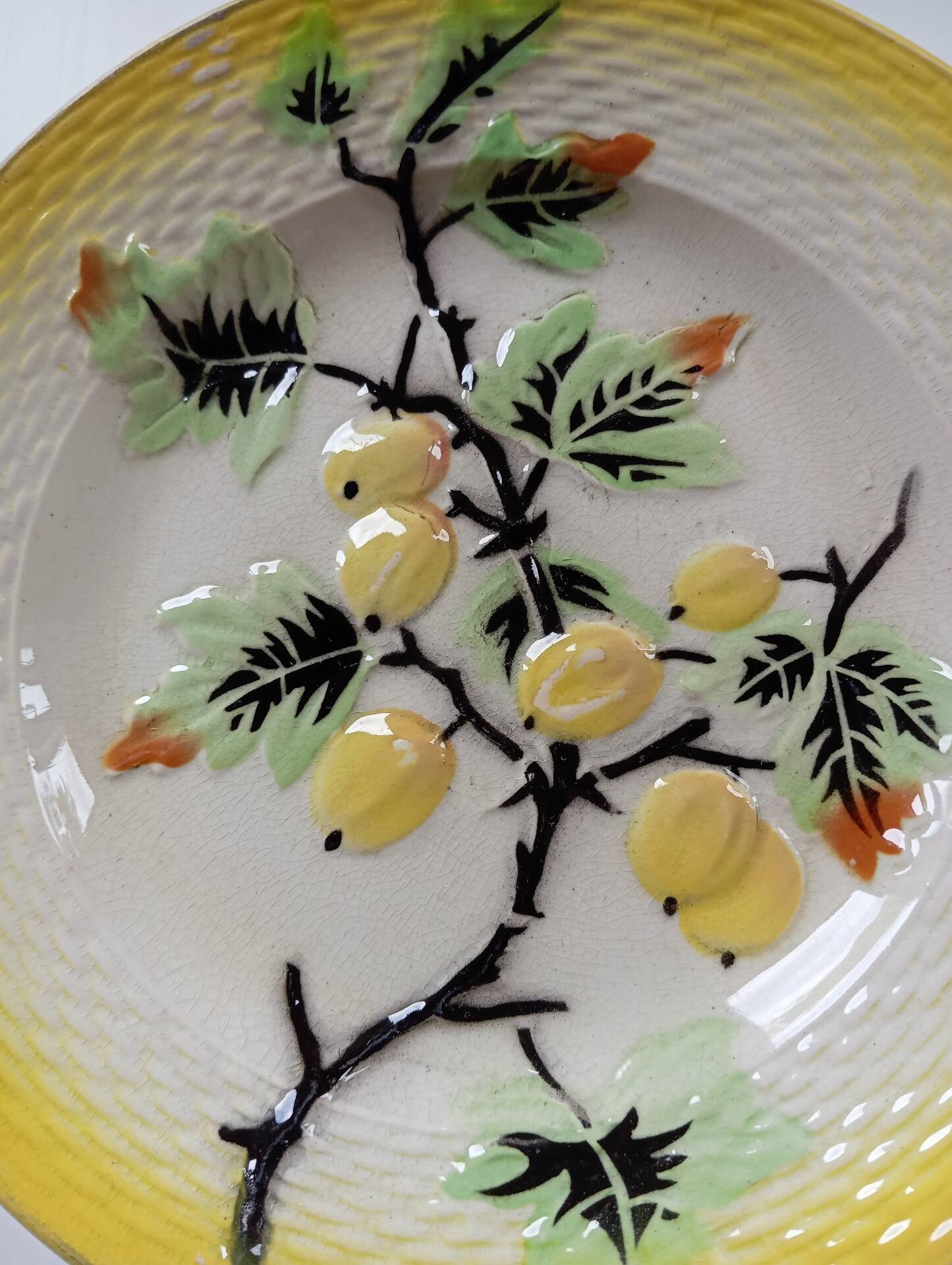 6 Art Deco dessert plates in barbotine. Moulin des Loups.