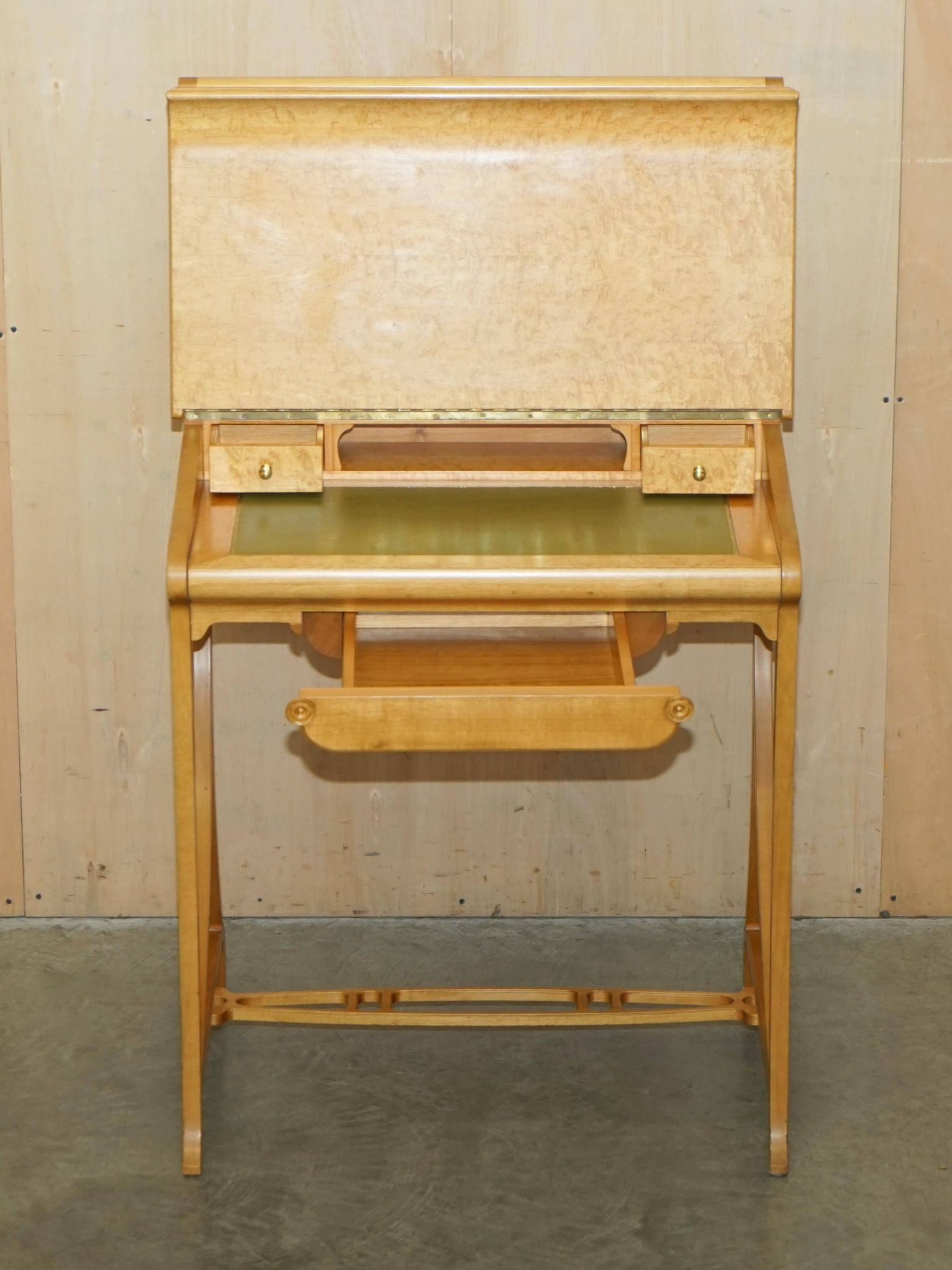 Art Nouveau desk attributed to Carlo Zen 1902 in mottled maple.