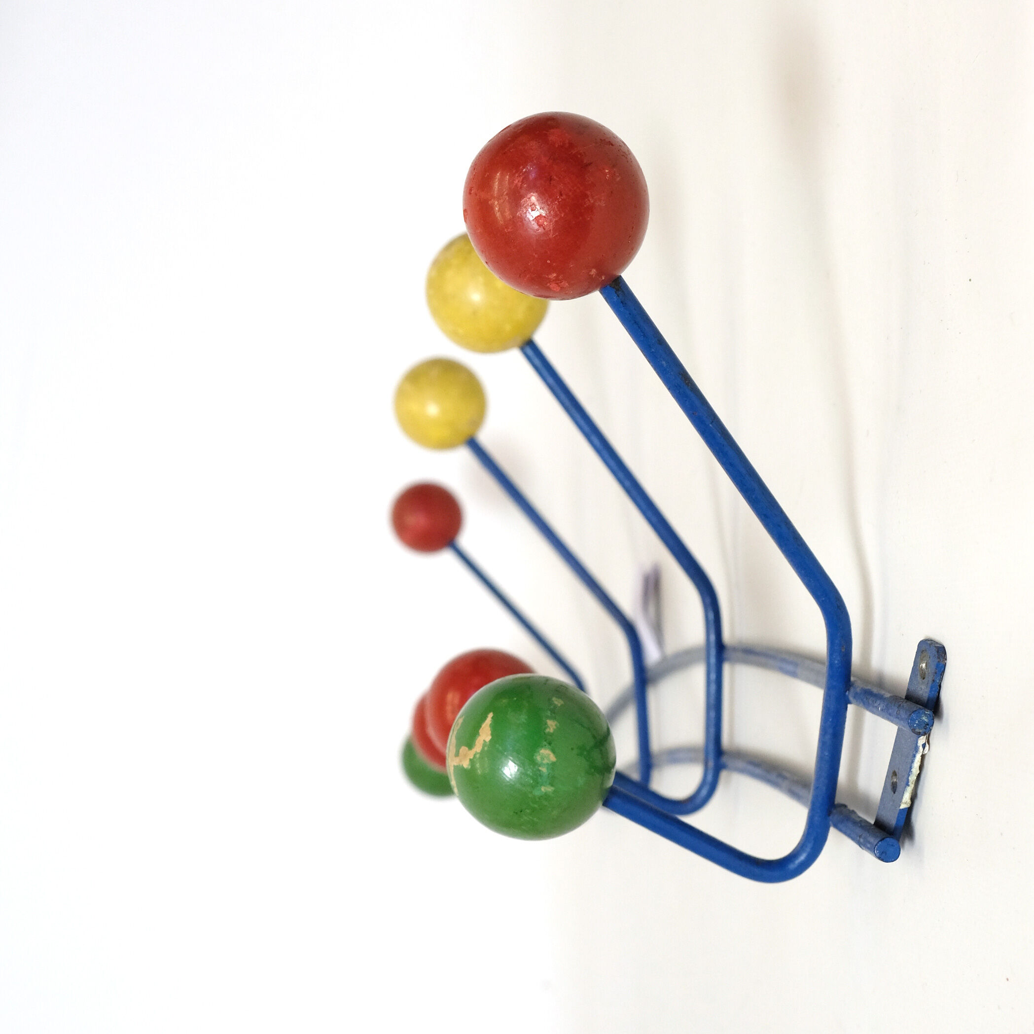 Multicolored coat rack in wood and metal