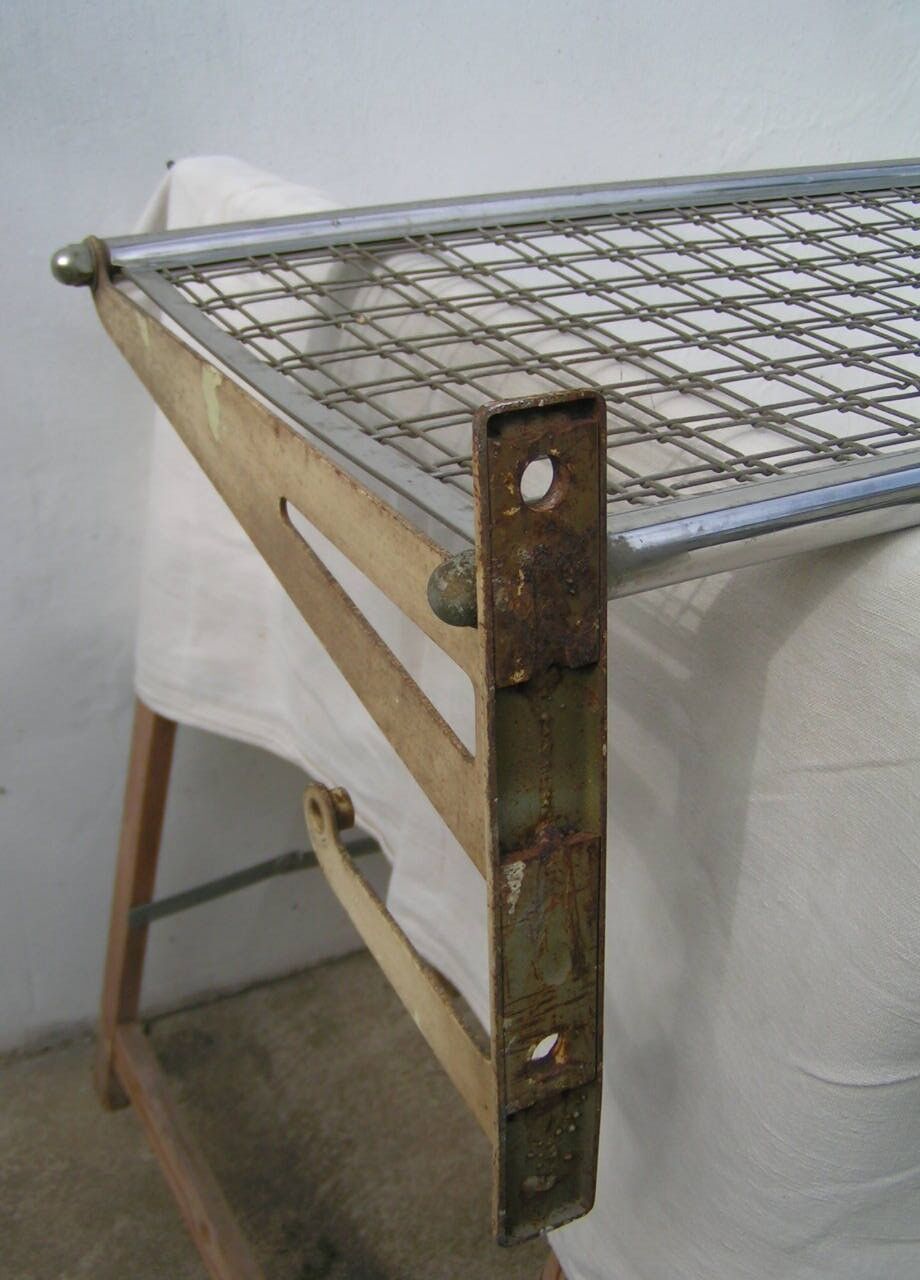 Shelf train luggage rack