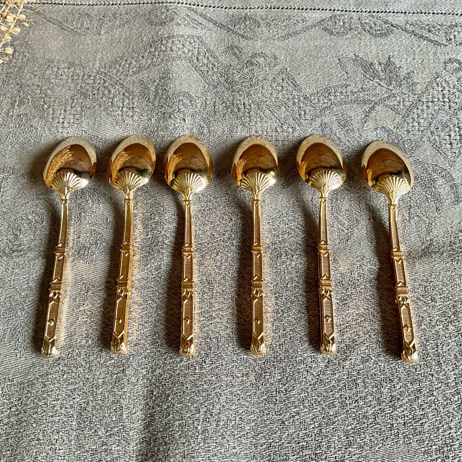 6 small gold-plated mocha spoons