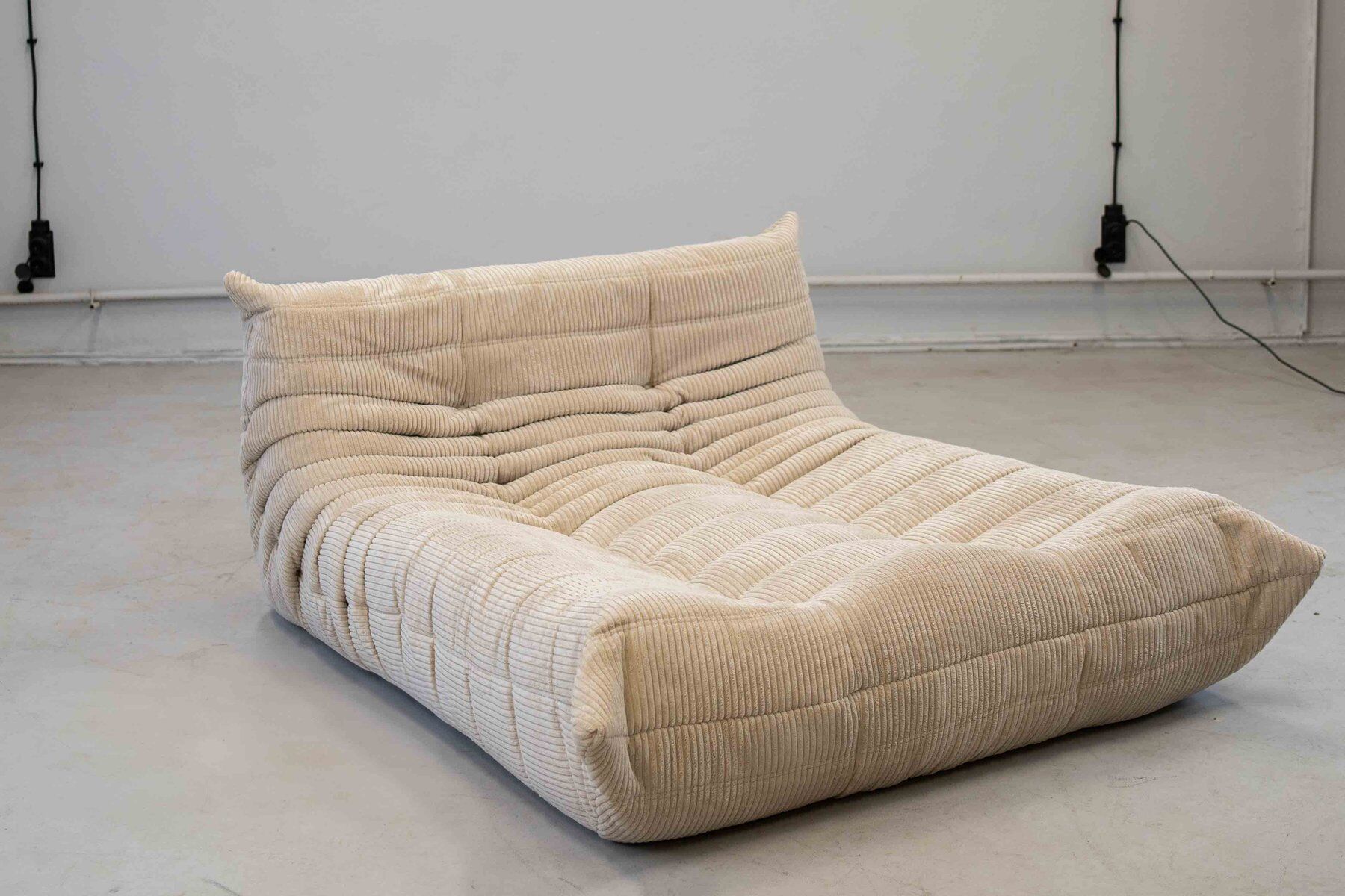 Togo chaise lounge in white corduroy fabric attributed to Michel Ducaroy for Ligne Roset, 1974