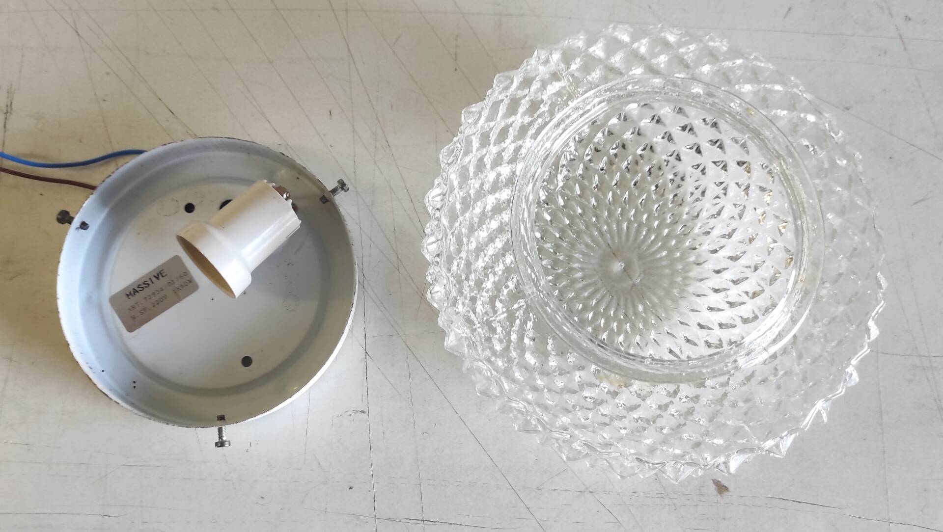 Ceiling light or wall sconce in moulded glass with diamond point - mid 20th century.
