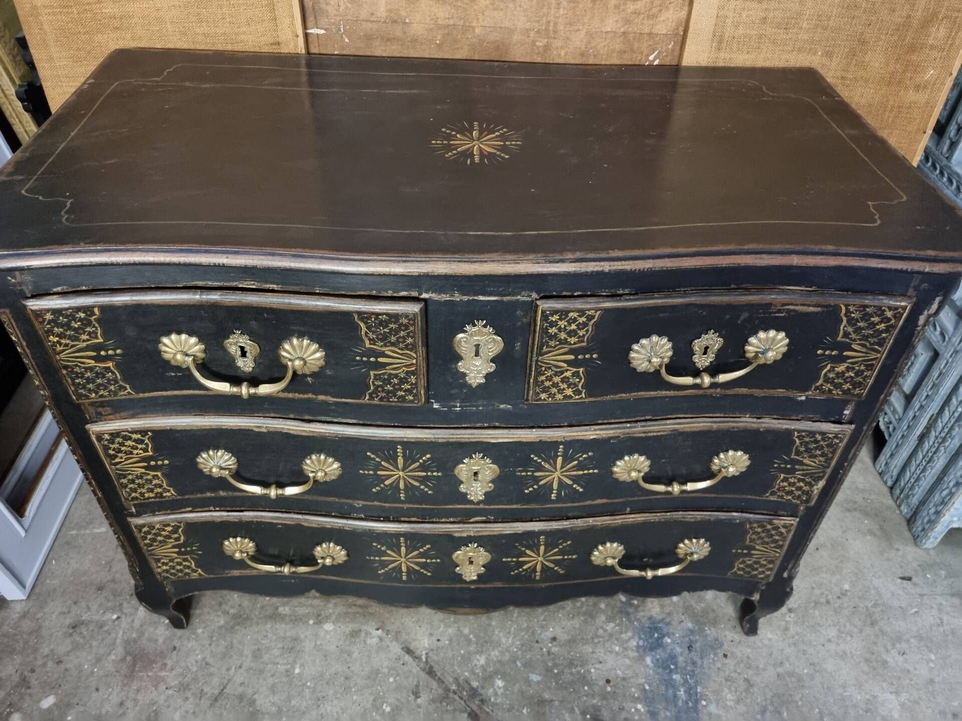 Chest of drawers