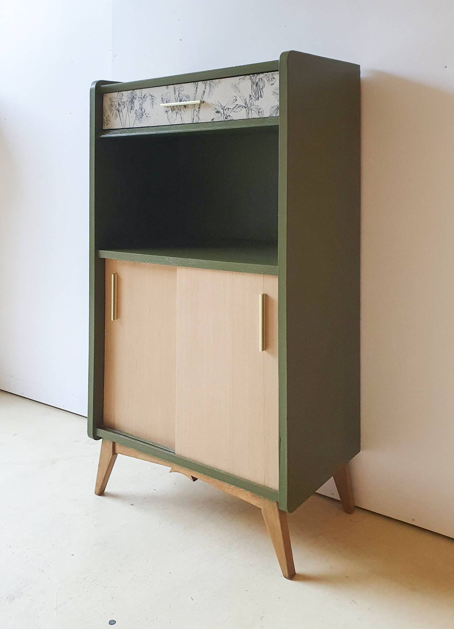 Small secretary buffet