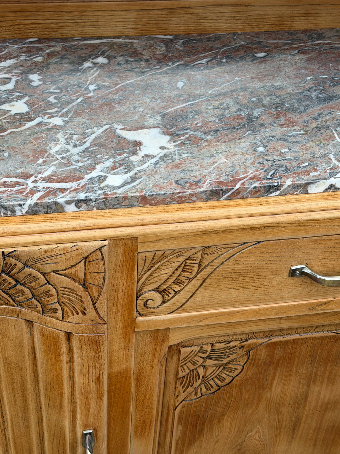 Art Deco Parisian buffet in solid raw oak from the 1930s.