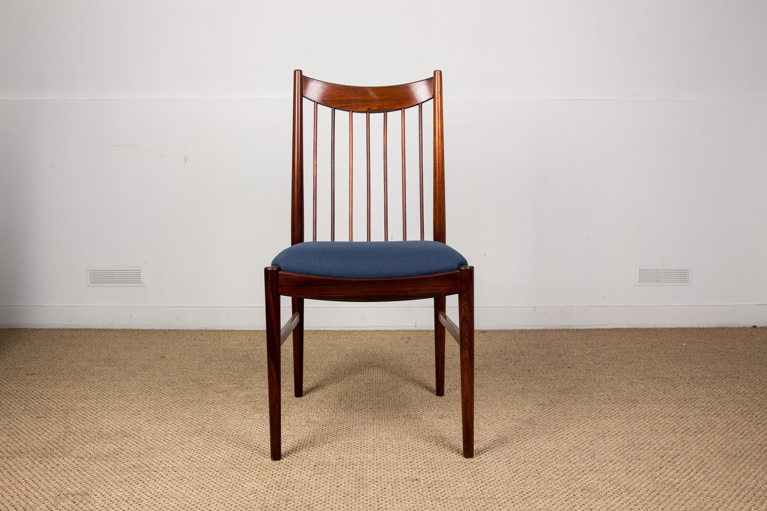 Series of 6 Danish chairs in Rio palissandre by Arne Vodder for Sibast 1960.