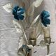 Applique fleur métal laqué blanc et bleu vintage 1970