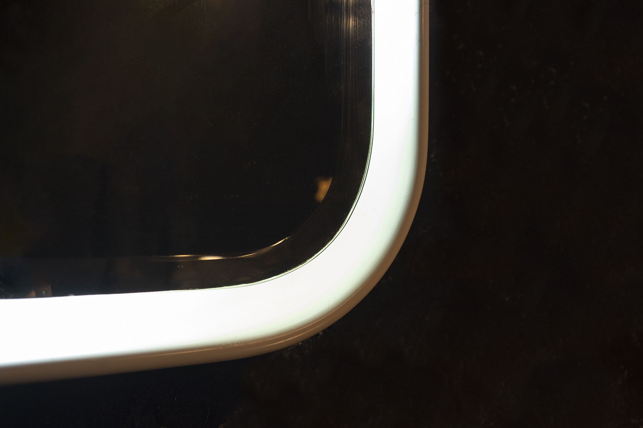 Miroir rétroéclairé en fibre de verre Italie années 70
