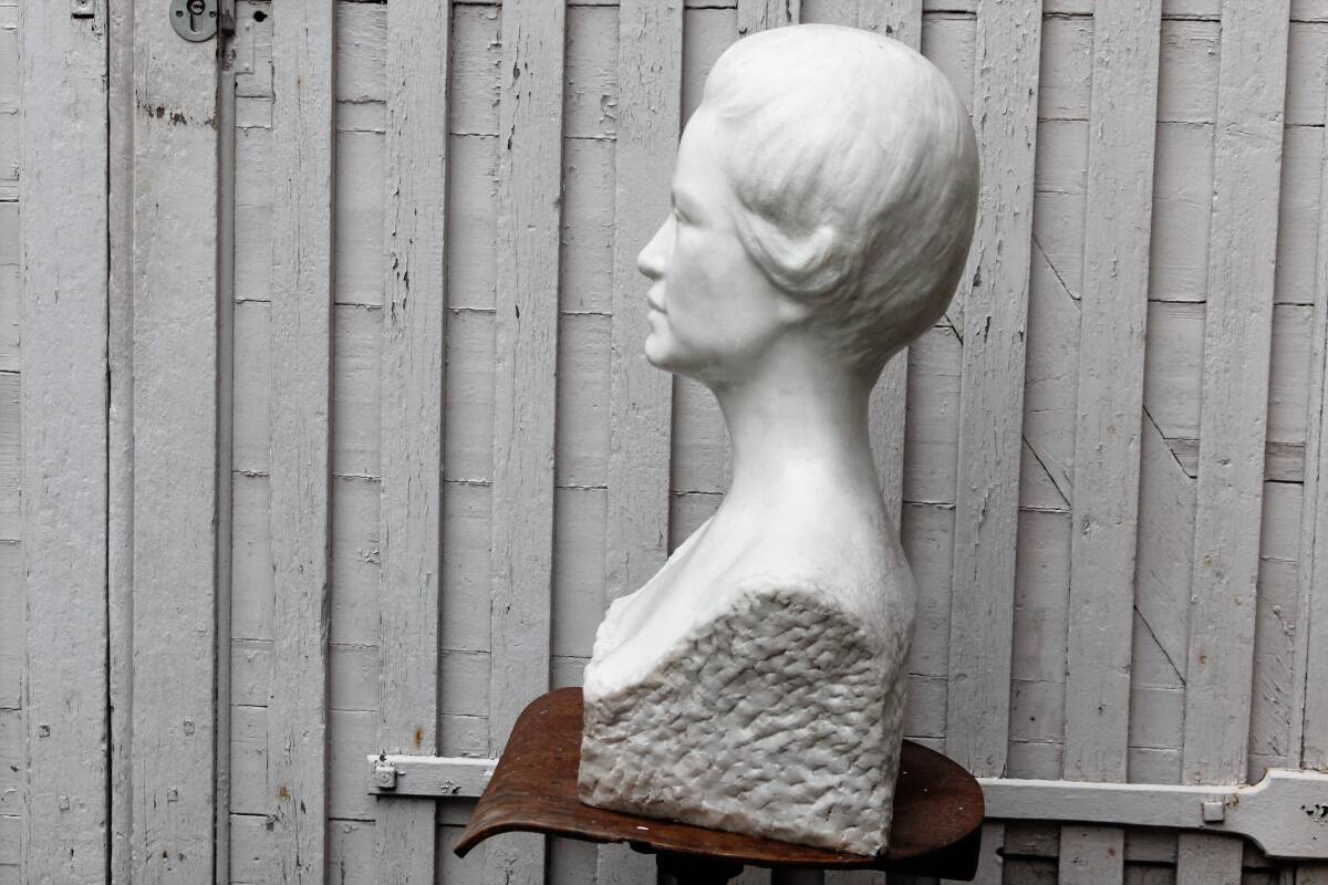 Important white marble bust, signed Léoni, 19th century