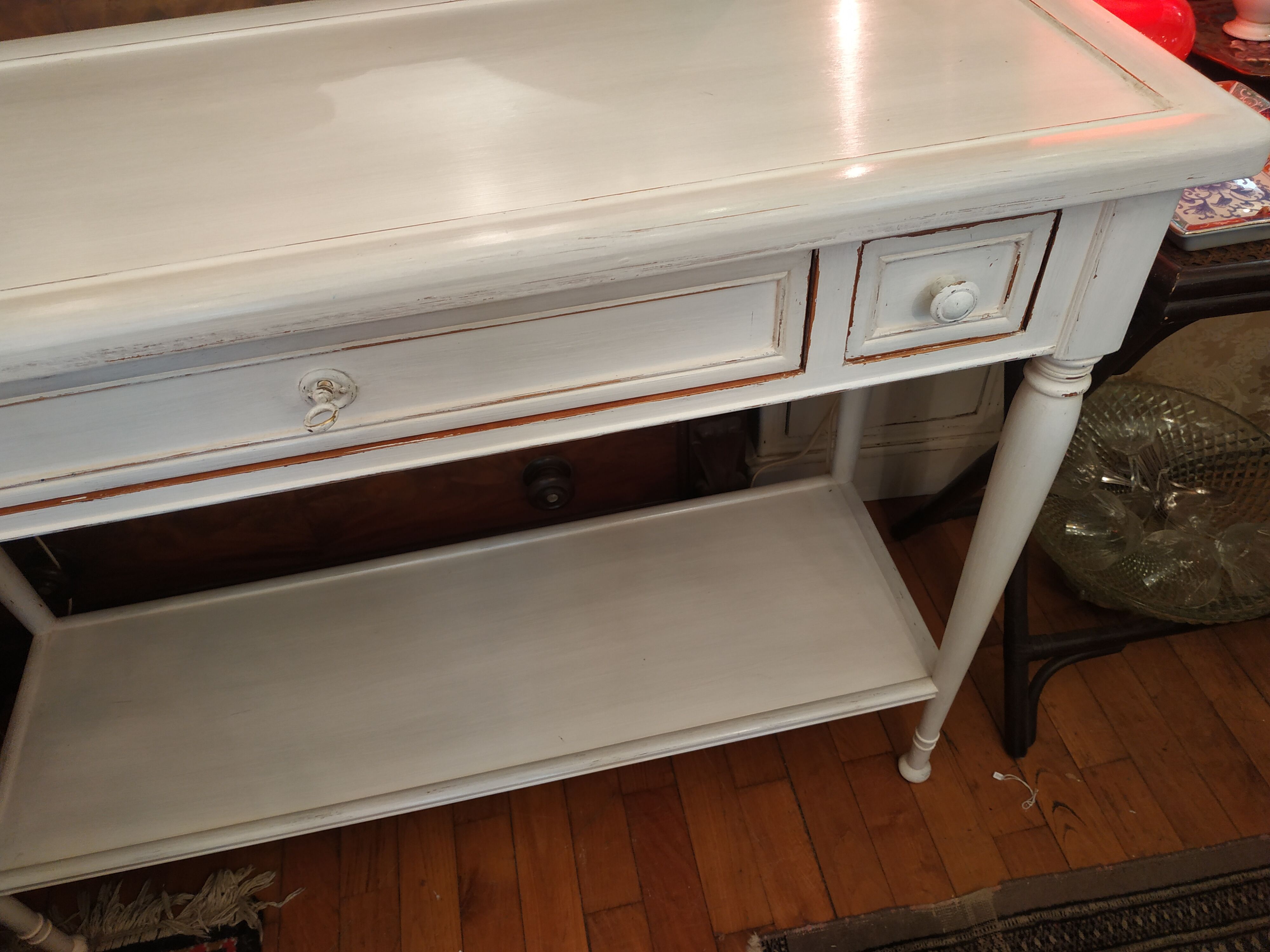 Linen-coloured patinated console