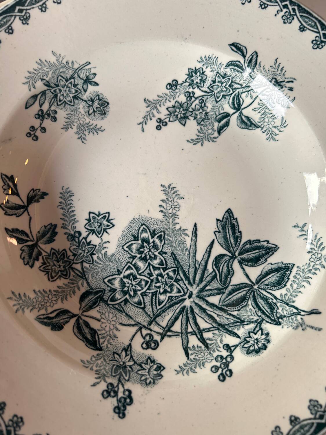 Assiettes en terre de fer Sarreguemines Margot