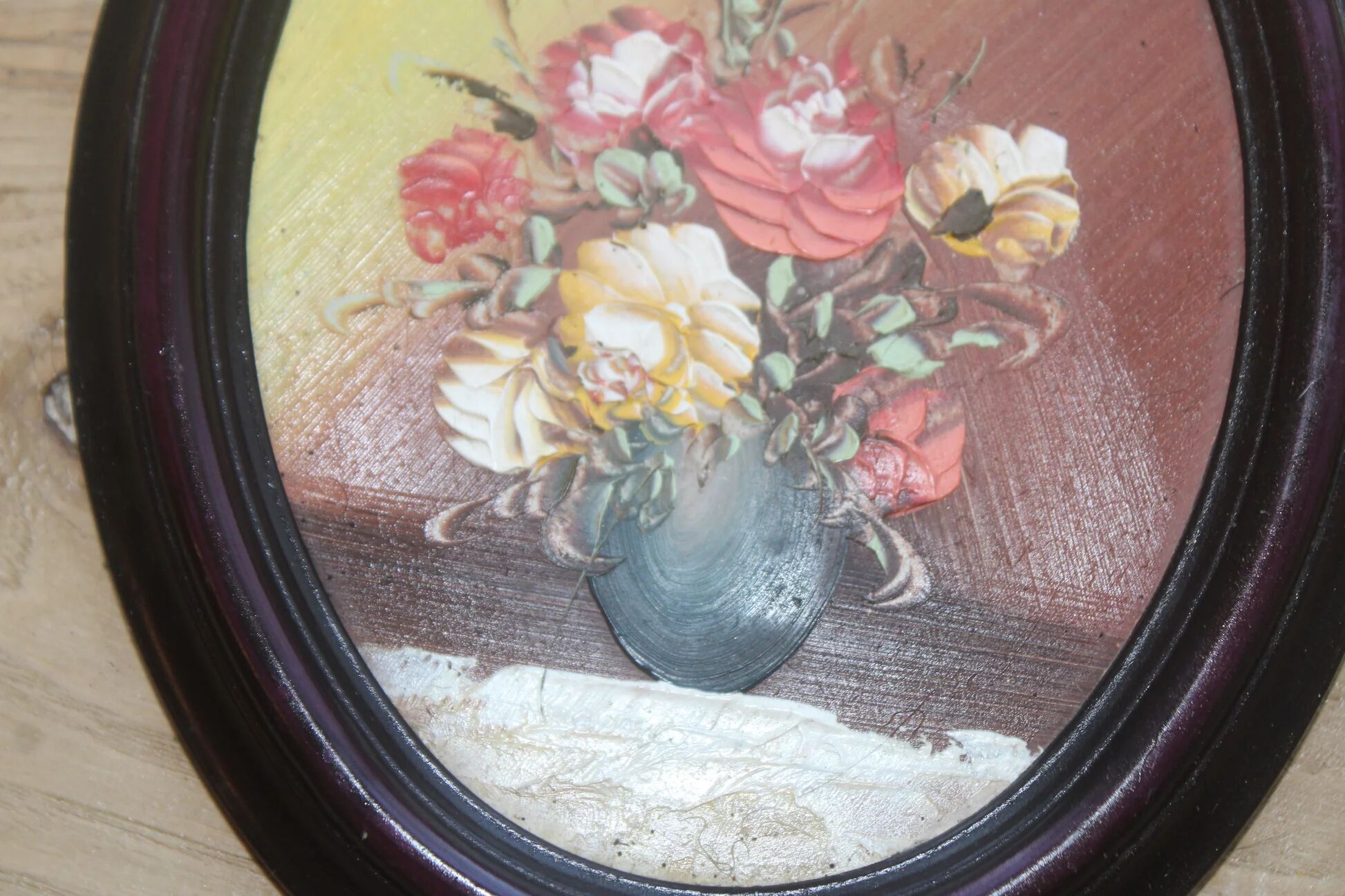 Small vintage oval painting – Raised bouquet of flowers – Retro burgundy frame