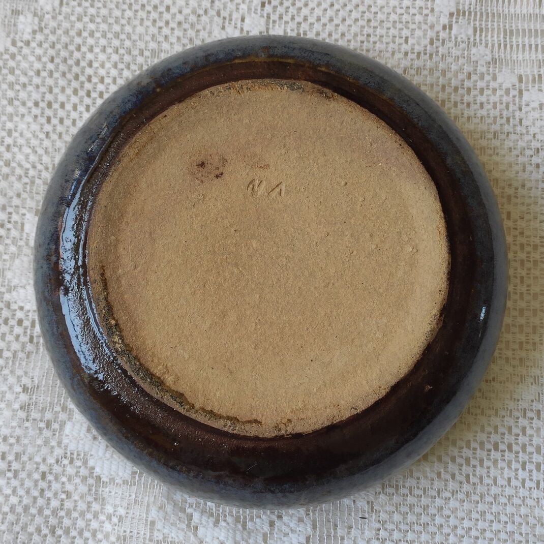 Empty glazed sandstone pocket