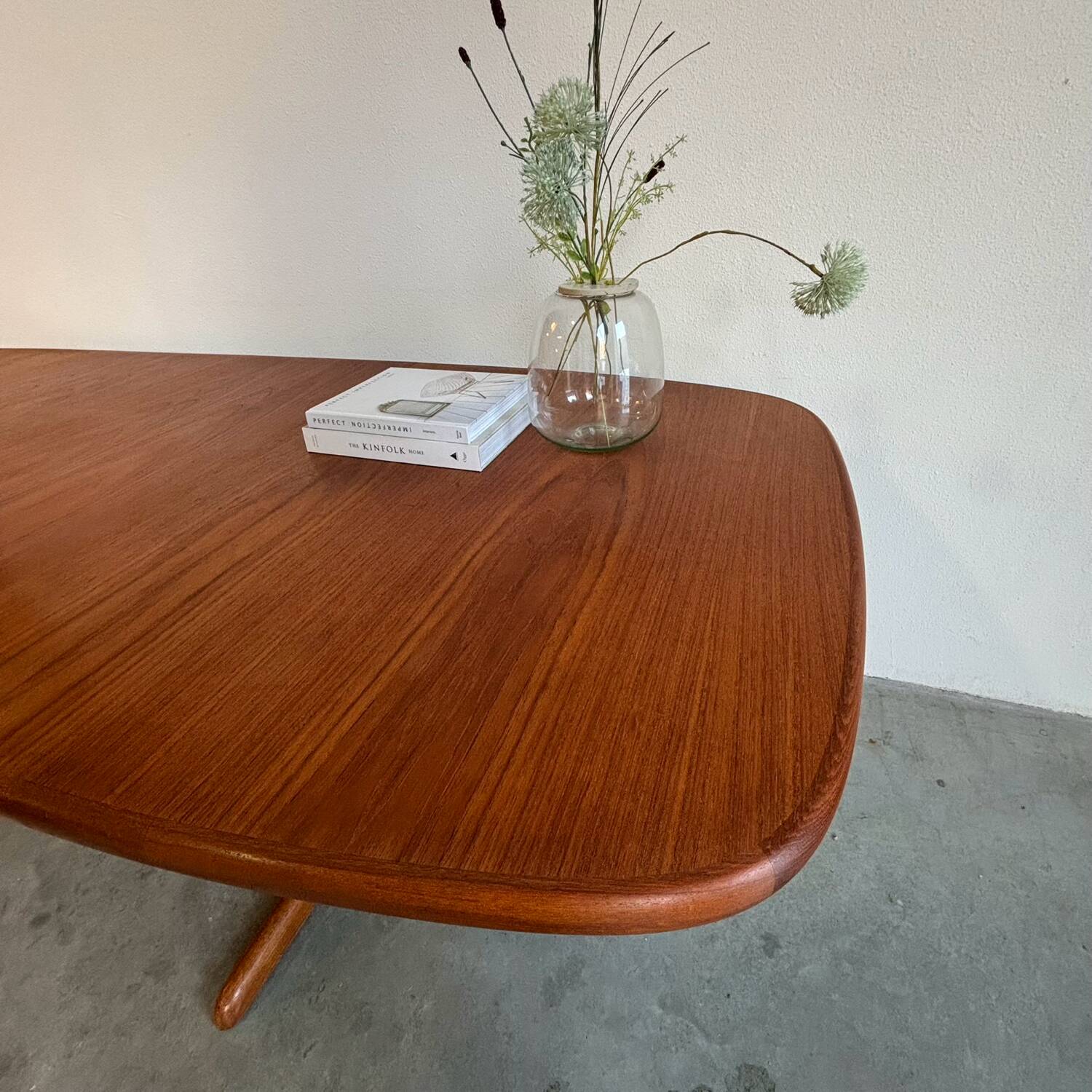 Vintage Skovby extendable oval table teak