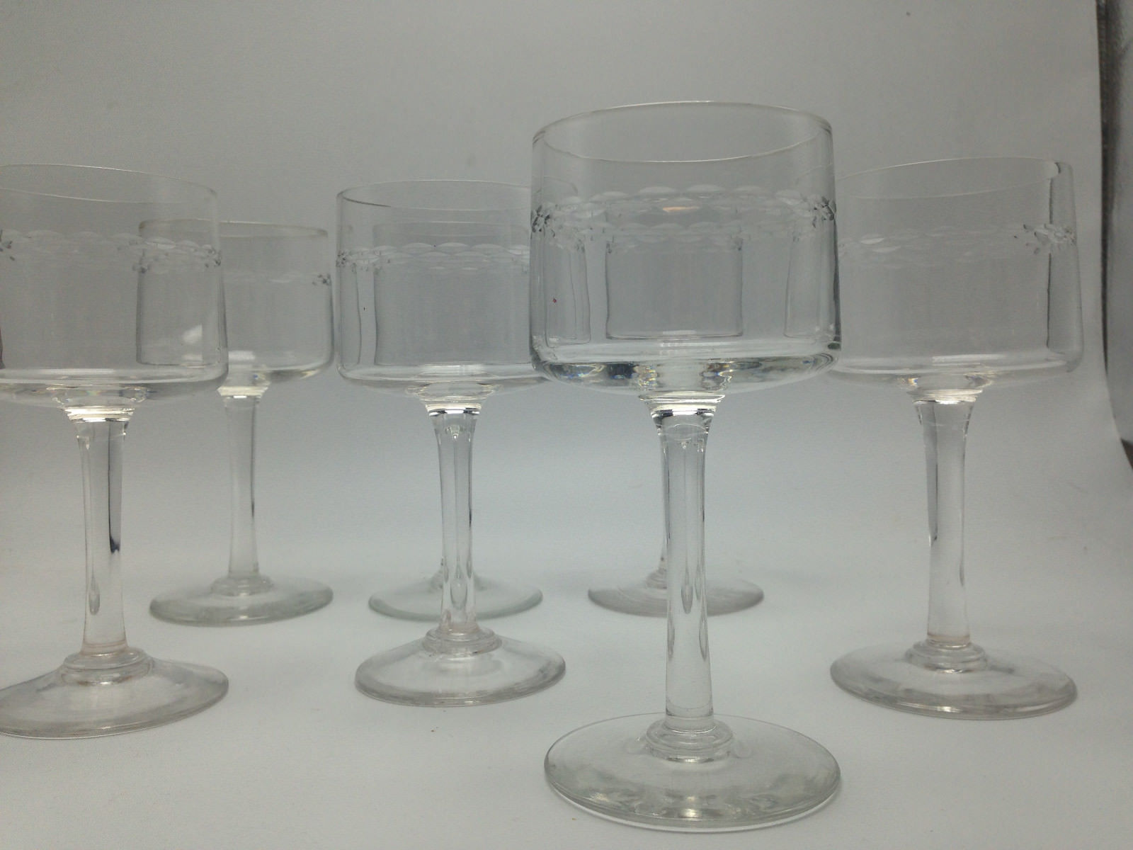 Lot of 8 glasses old feet