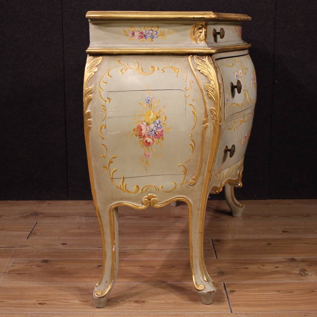 Commode vénitienne laquée, peinte et dorée du XXe siècle