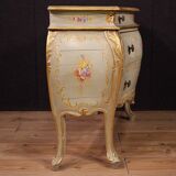 Commode vénitienne laquée, peinte et dorée du XXe siècle