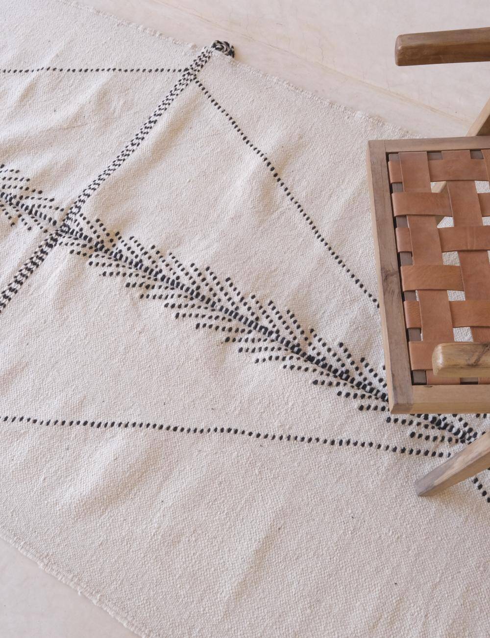 White Kilim Hallway Rug - 437 x 133 cm