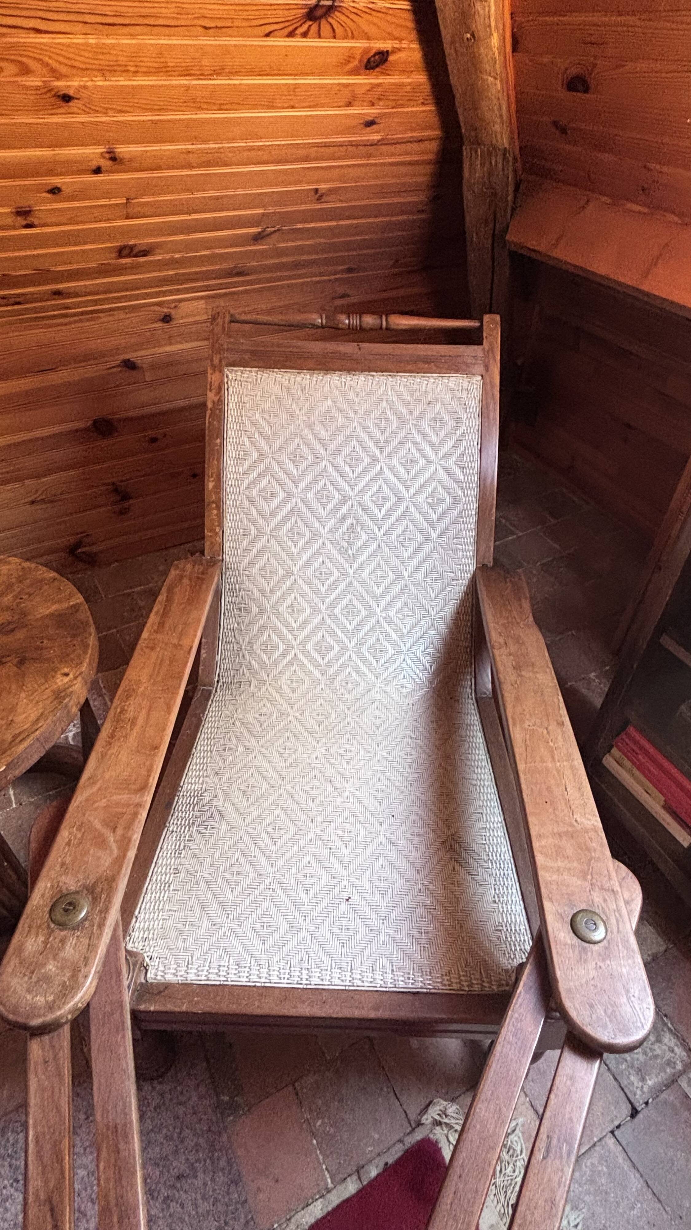 Vintage armchair in solid wood and geometric weaving – lodge spirit
