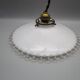 Suspension ancienne en opaline blanche