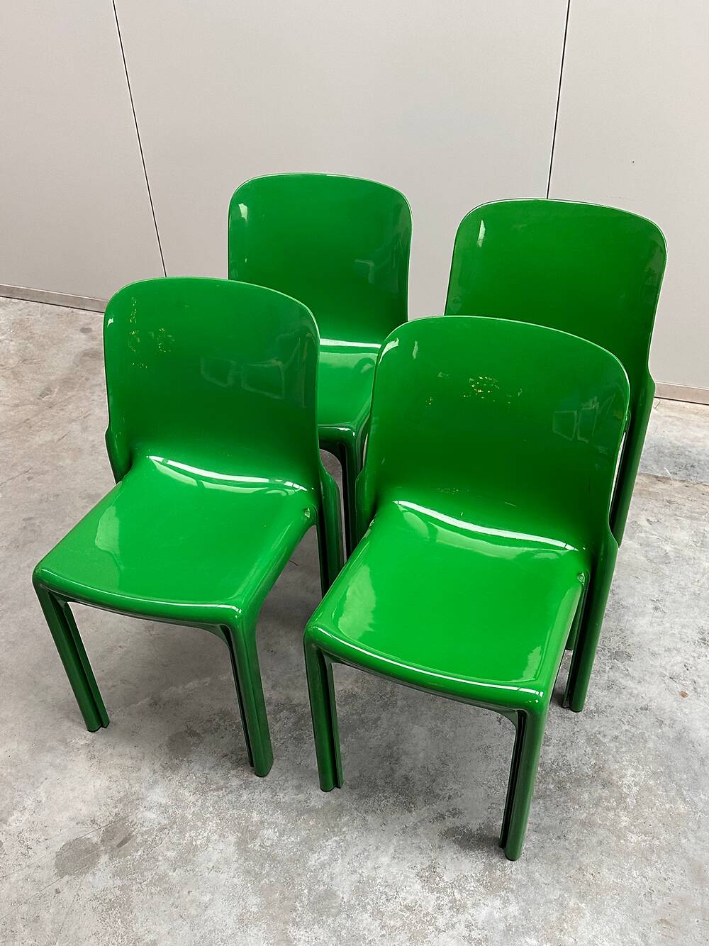 Set of 4 green stackable chairs 'Selene', Vico Magistretti, Artemide, 1960s