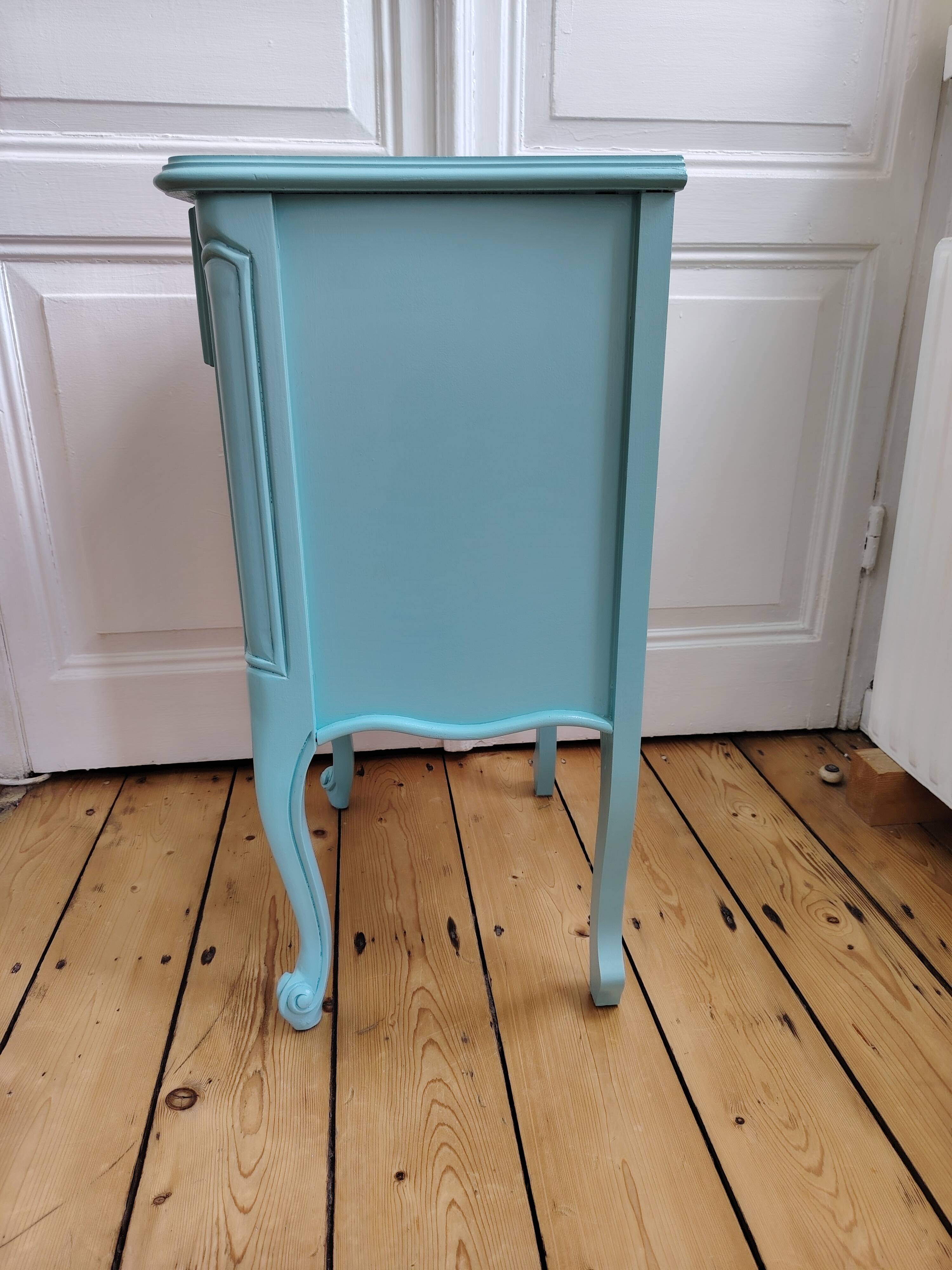 Chevet vintage style Louis XV peint en bleu