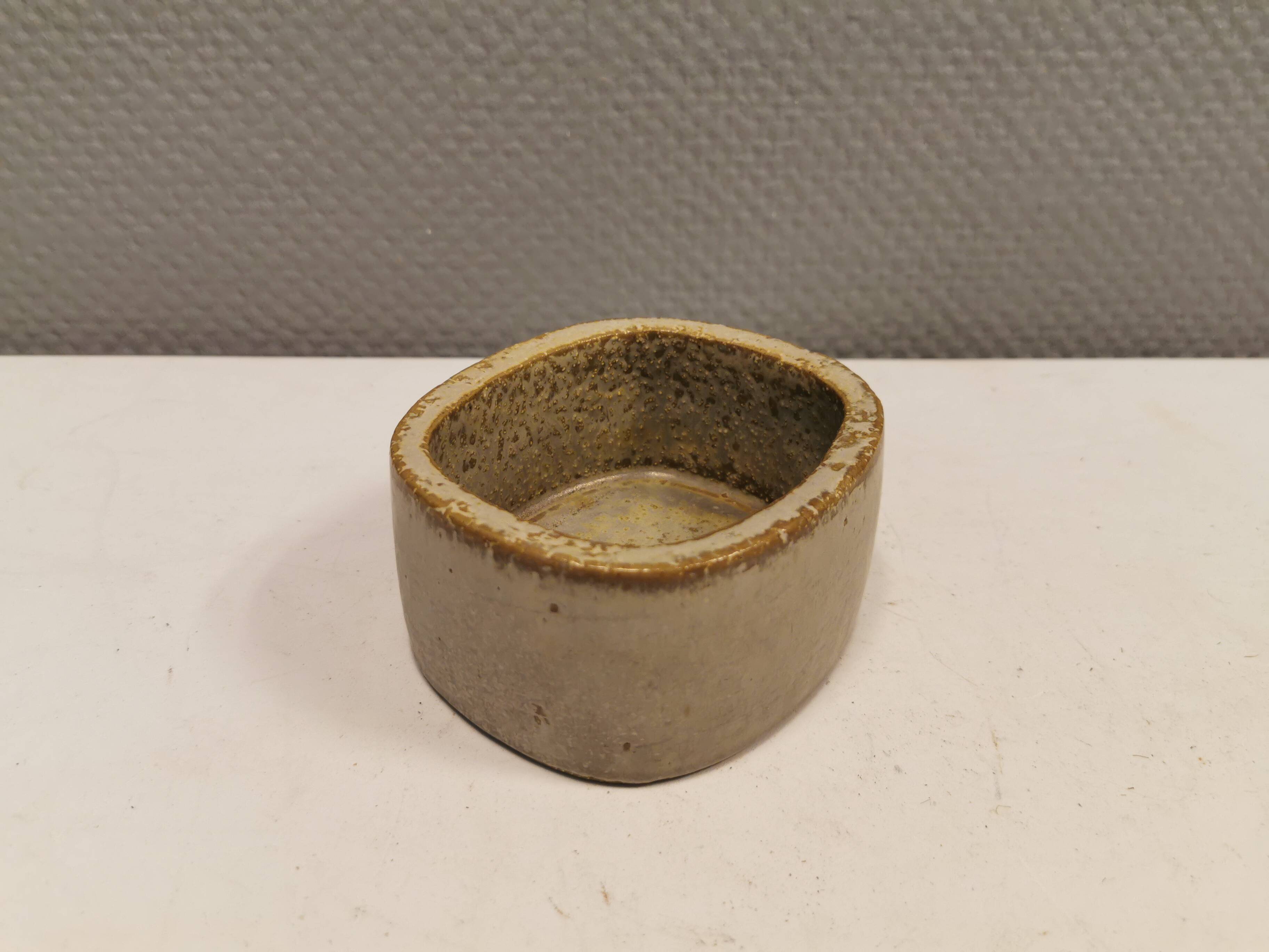 Ceramic bowl from Danish Palshus, in a beautiful beige/greyish matt glaze.