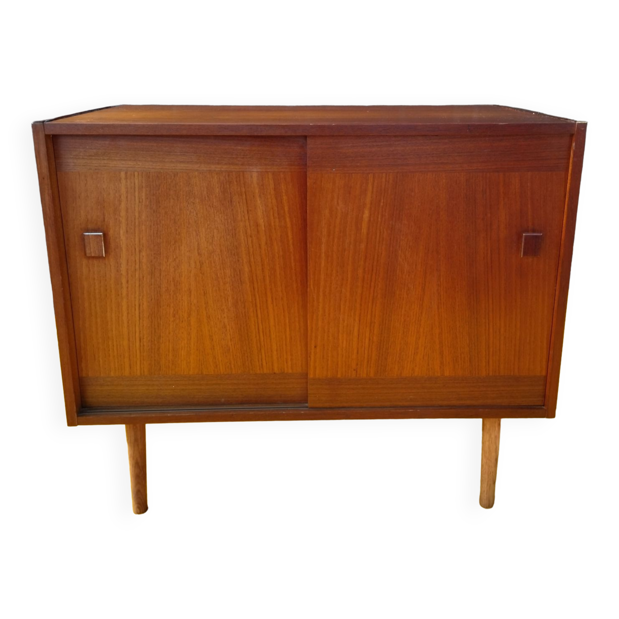 Teak row, sliding doors