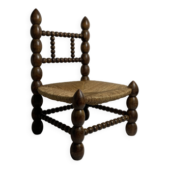 Chaise basse brutaliste en bois tourné à la bobine dans le style de Charles Dudouyt