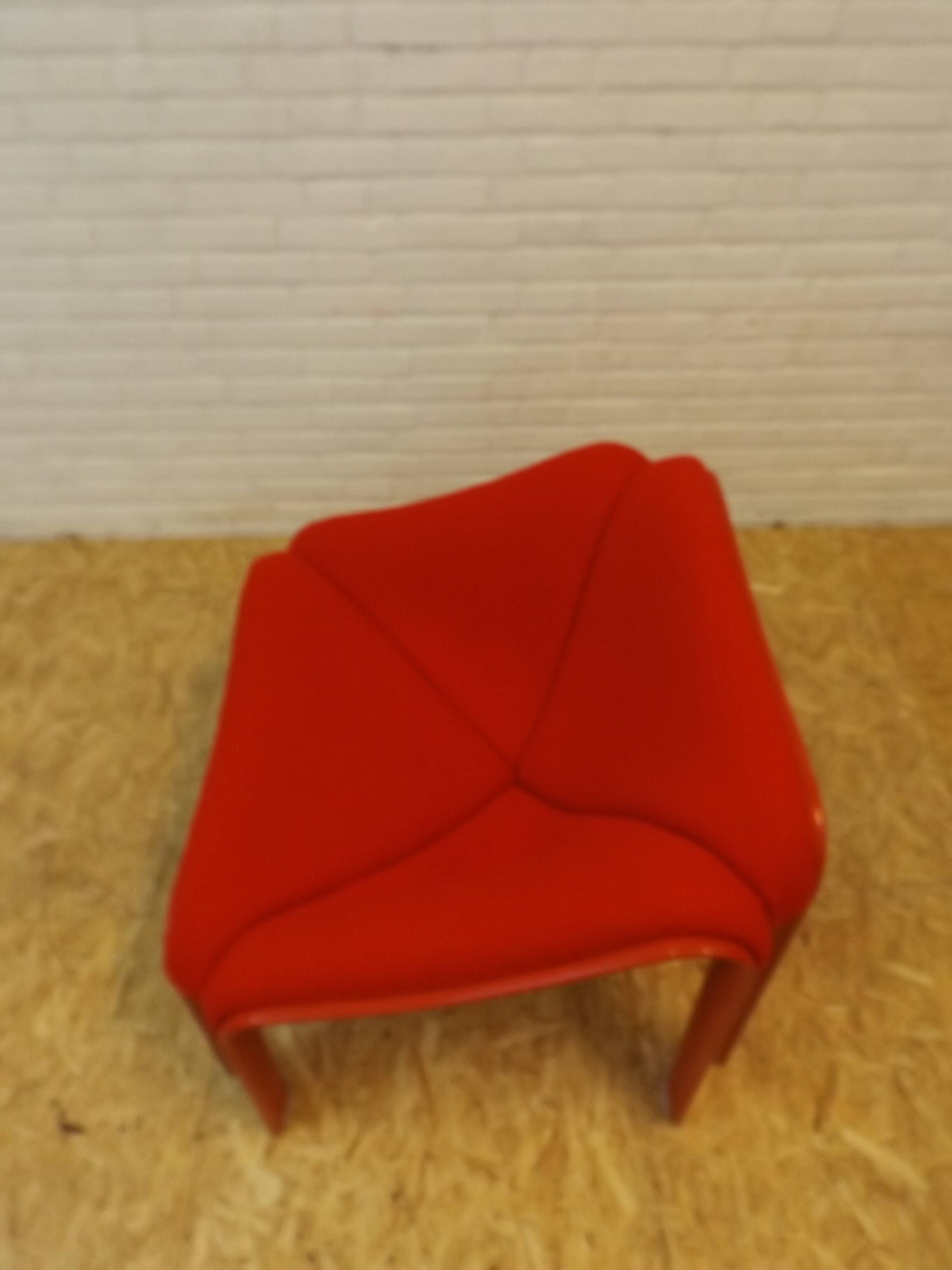 Artifort F300 armchair
