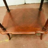 Travailleuse en noyer et placage de noyer Meuble d'appoint XX siècle