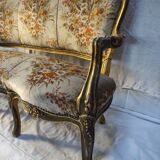 Canapé 3 places en bois sculpté, tapisserie et bois doré. Vers 1900, style Loius XV.