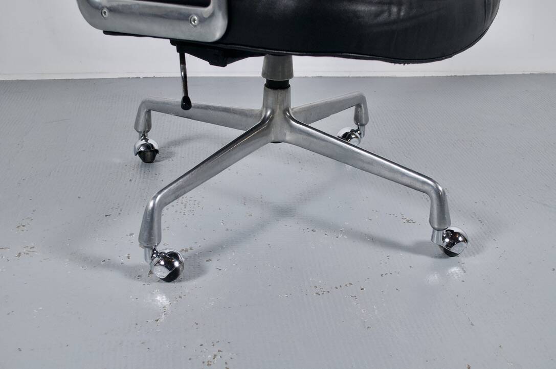 Lobby chair es 105 herman miller publisher 70's
