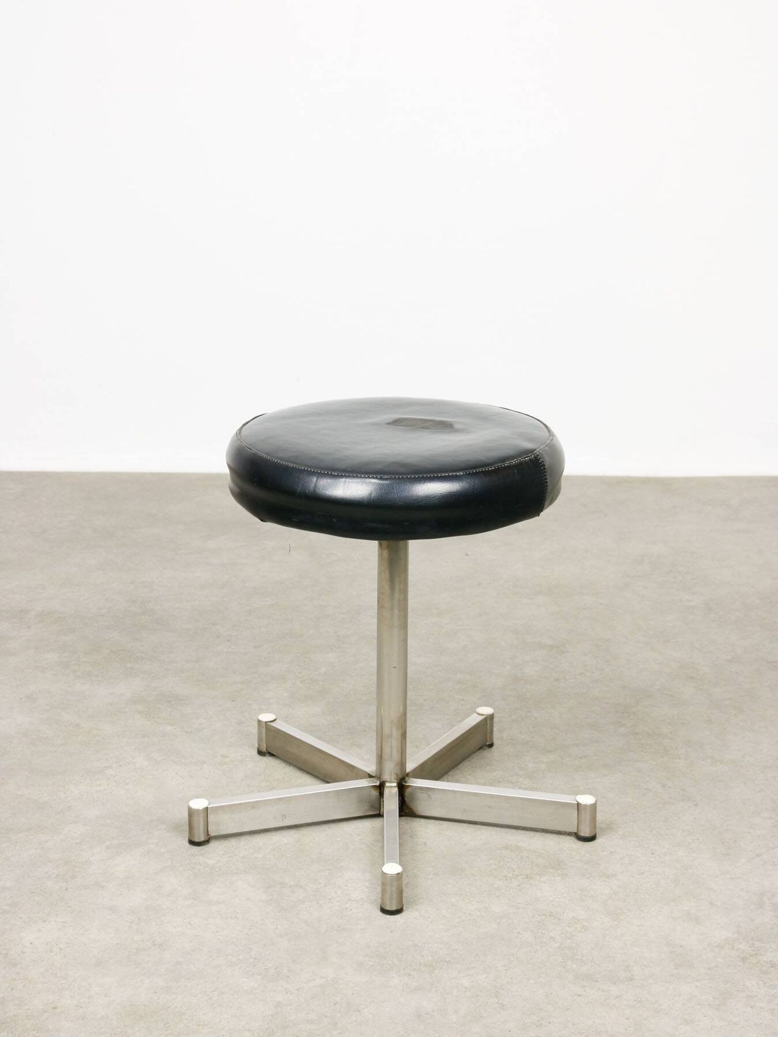 Tabouret pivotant Bauhaus moderniste en chrome, années 1950