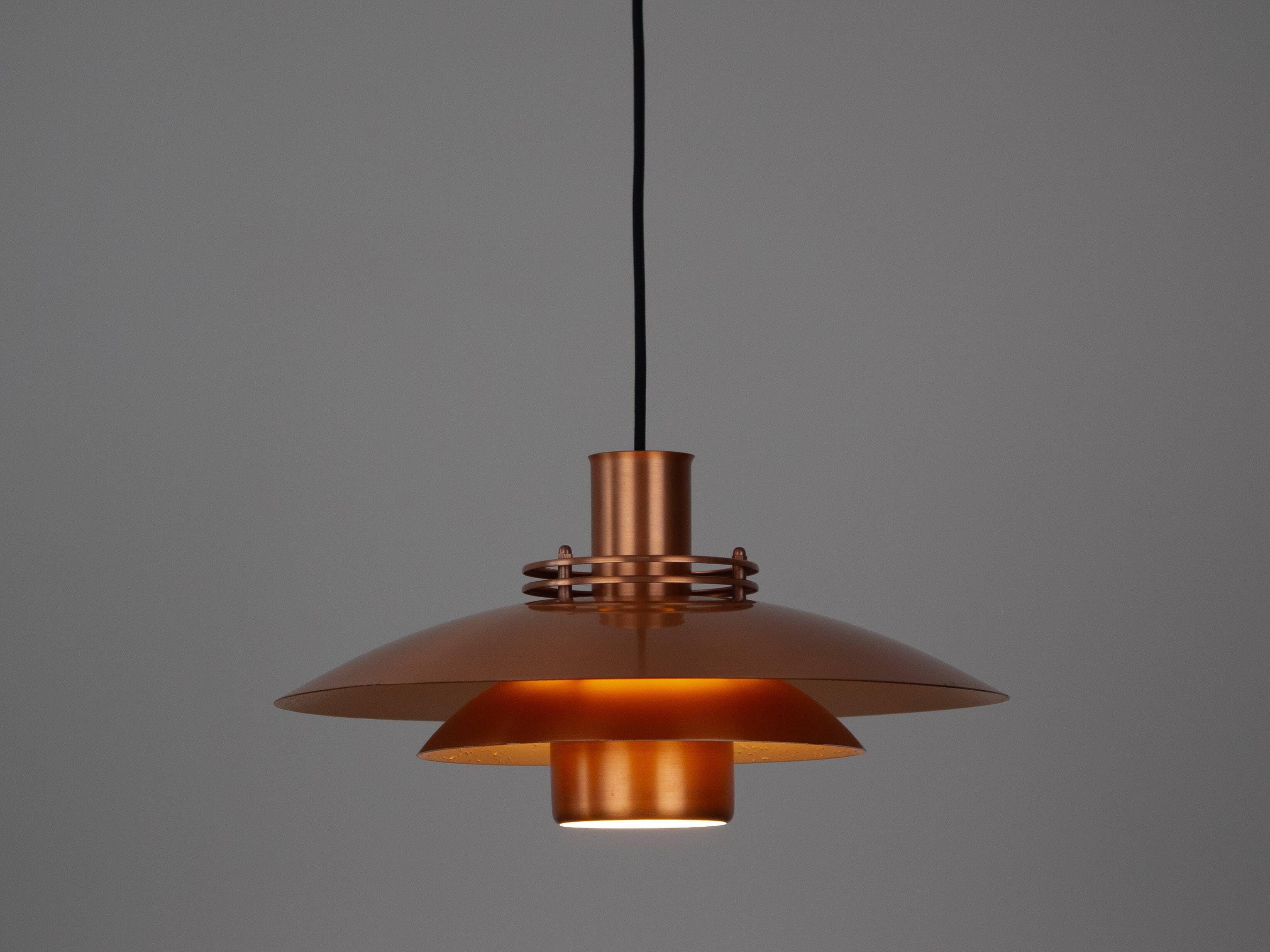 Lampe suspendue en cuivre vintage danoise par Form light, années 1980.