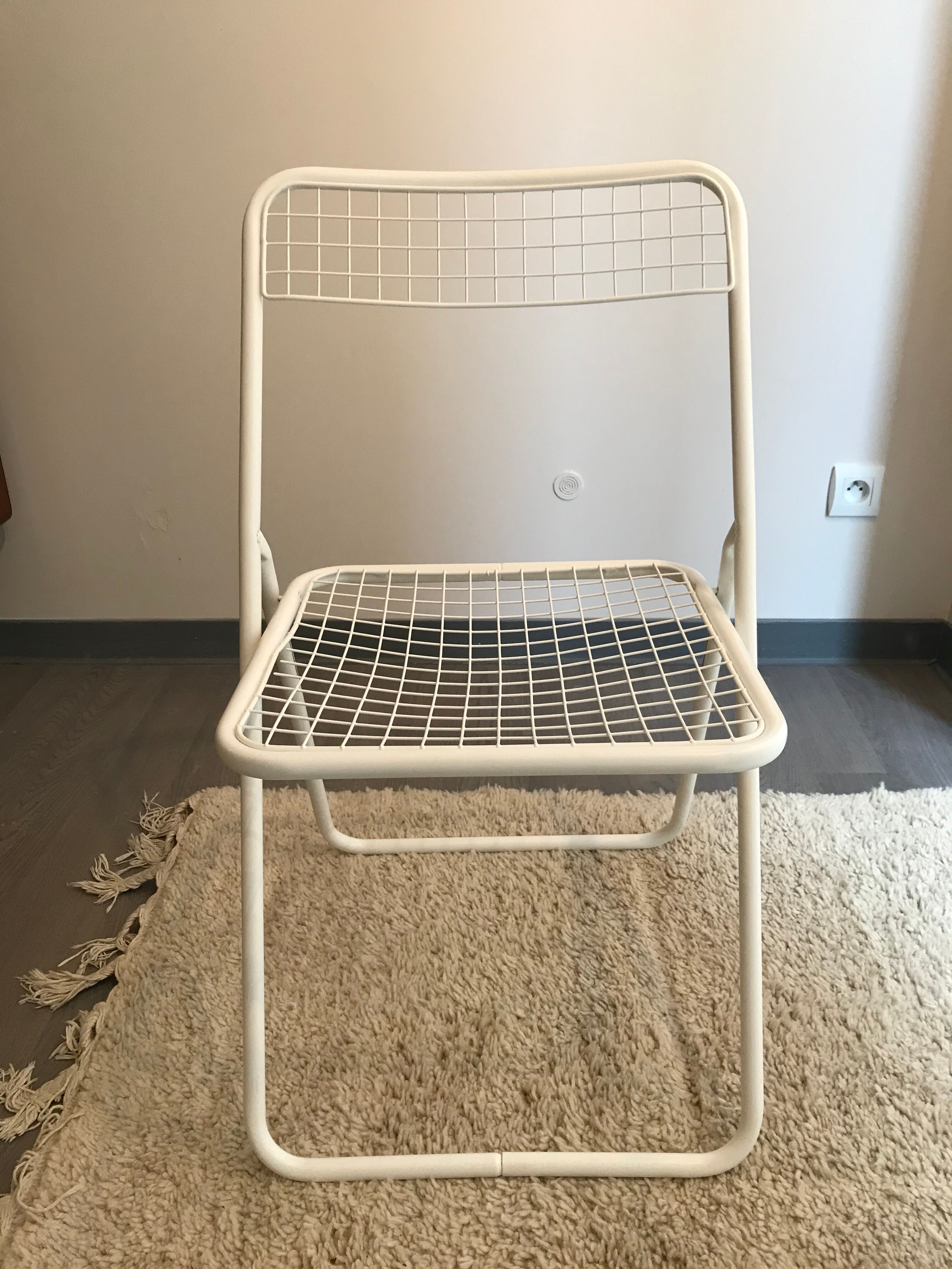 White folding chairs