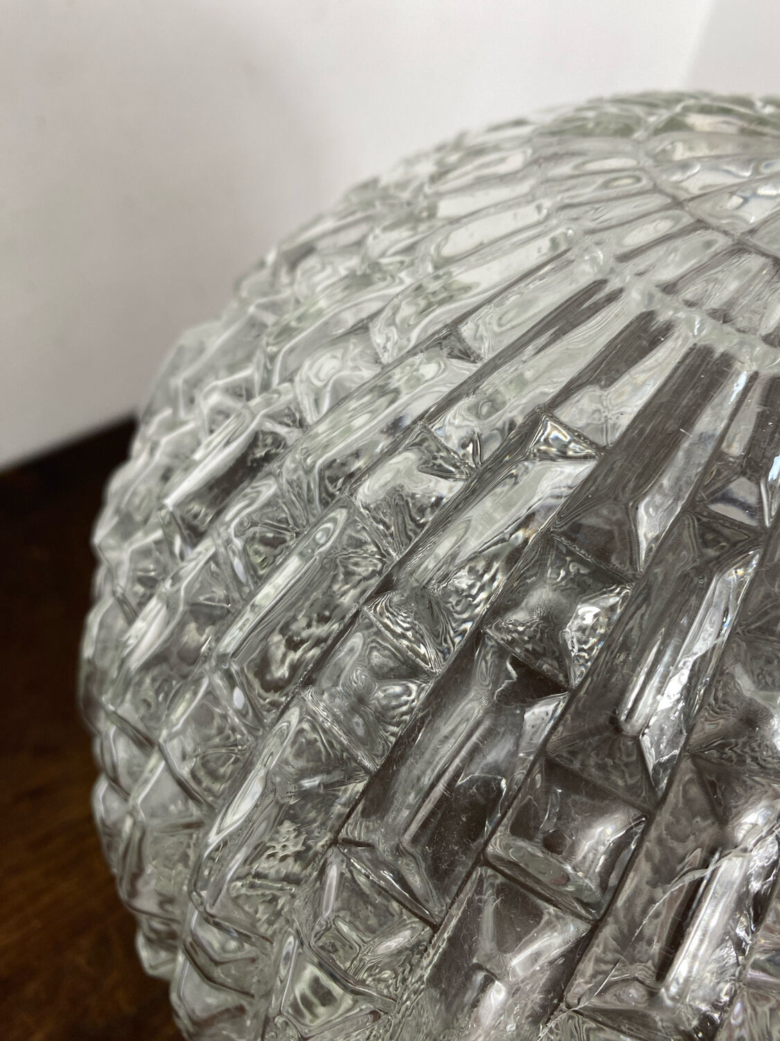 Globe en verre à décors géométriques