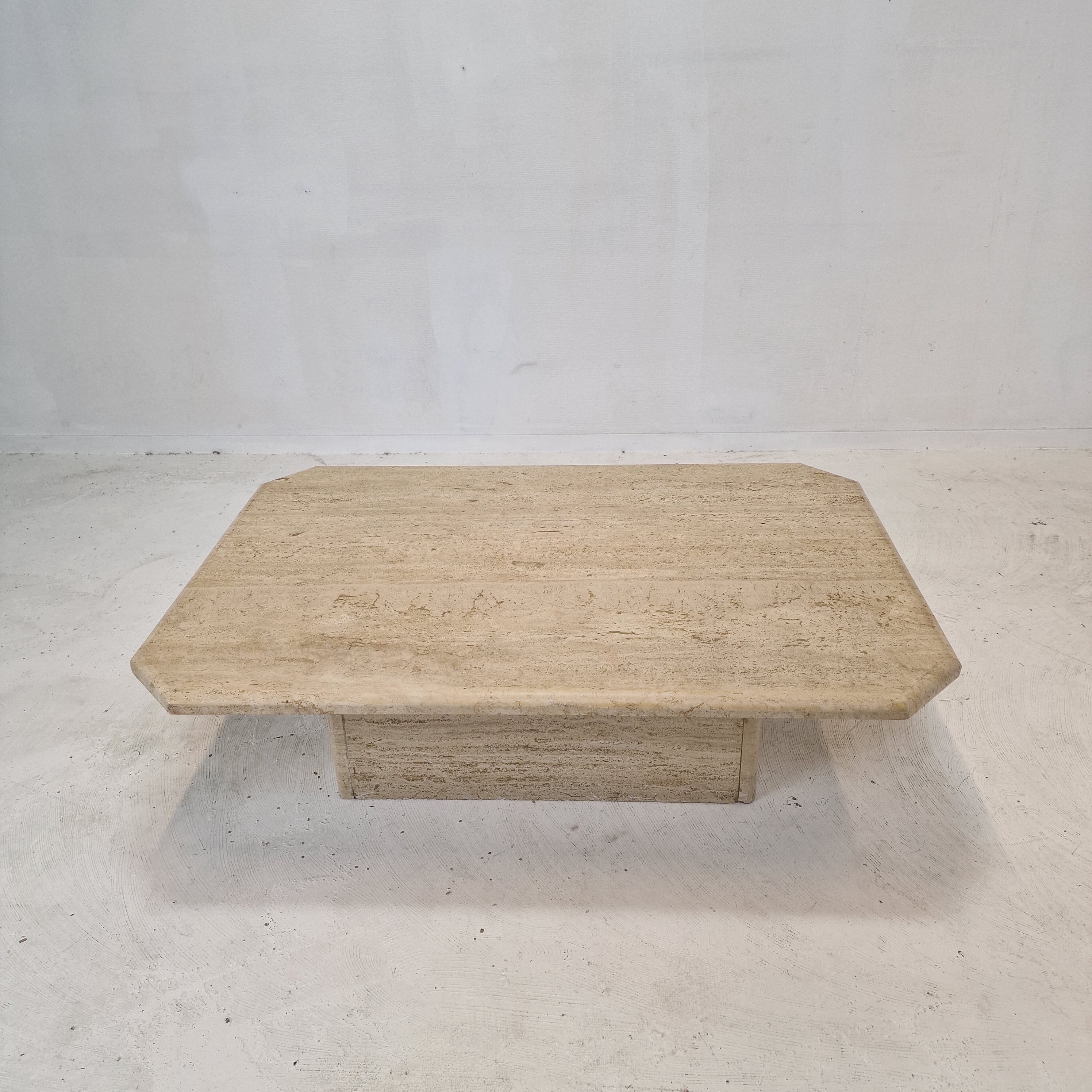 Italian coffee table in travertine, 1980s