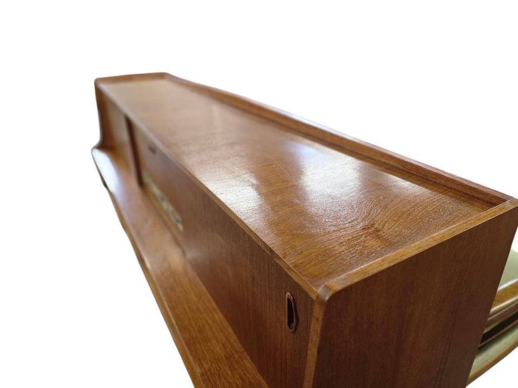 XL vintage sideboard with ceramic accents