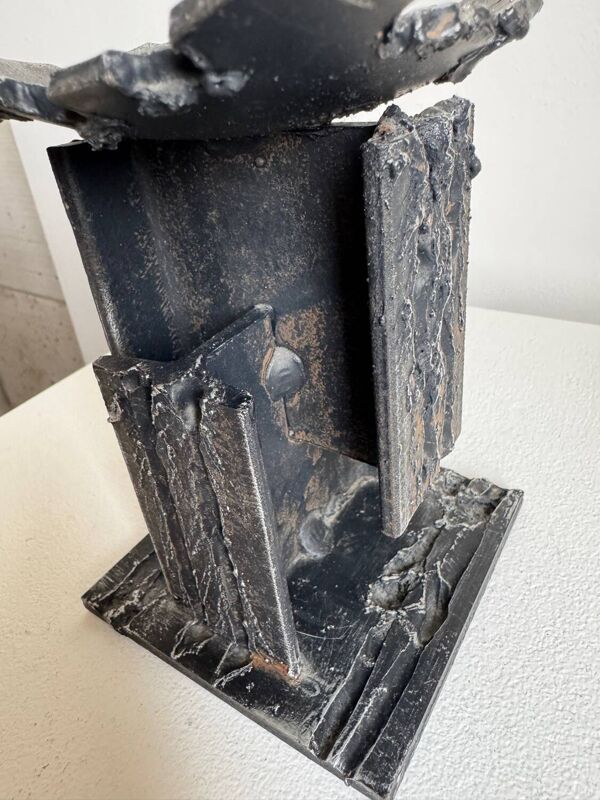 Sculpture brutaliste vintage lourde porte-bougie en fer forgé